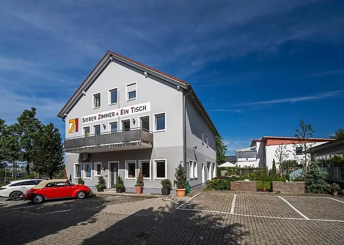 Sieben Zimmer & Ein Tisch